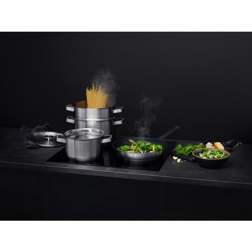 Electrolux set posuđa A4SS