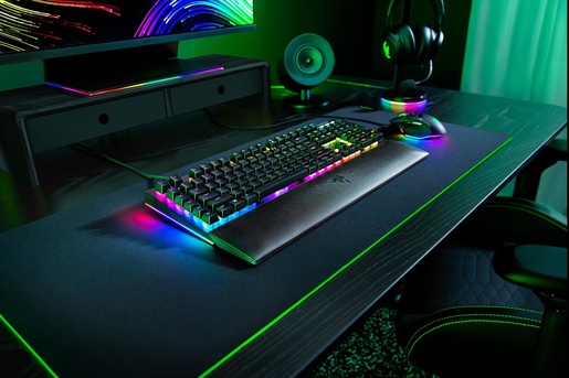 Razer BlackWidow V4, Green switch, UK ISO, žična mehanička tipkovnica, puna veličina, RZ03-04690300-R3W1