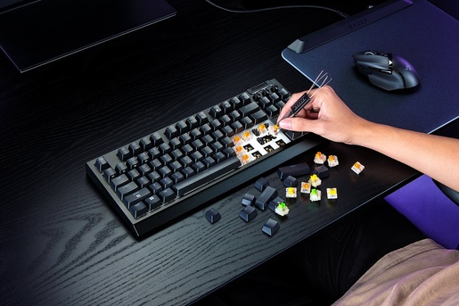 Razer BlackWidow V4 Tenkeyless HyperSpeed, Orange switch, UK ISO, bežična mehanička tipkovnica, veličina TKL, RZ03-05480300-R3W1