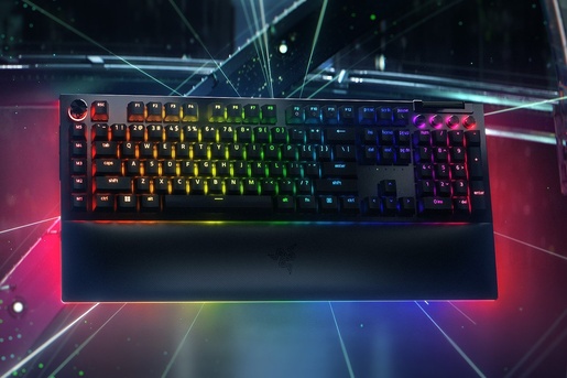 Razer BlackWidow V4 Pro, Yellow switch, UK ISO, žična mehanička tipkovnica, puna veličina, RZ03-04682000-R3W1