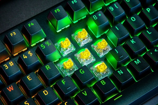 Razer BlackWidow V4 Pro, Yellow switch, UK ISO, žična mehanička tipkovnica, puna veličina, RZ03-04682000-R3W1