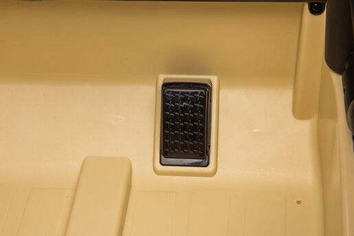 Licencirana Toyota FJ bež - auto na akumulator