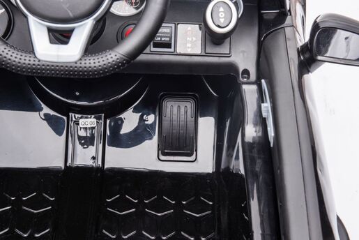 Licencirani Mercedes SLC 300 crni - auto na akumulator