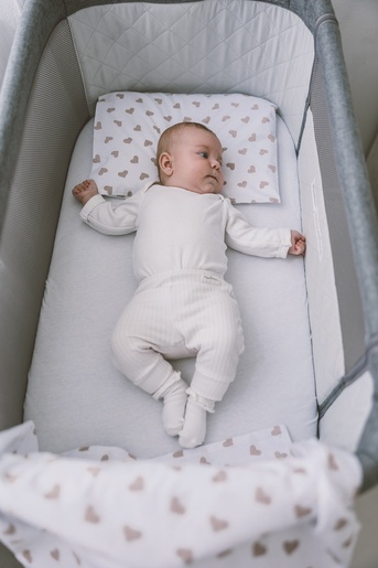 Bubaba BY FreeON posteljina za kolijevku/košaru srca beige