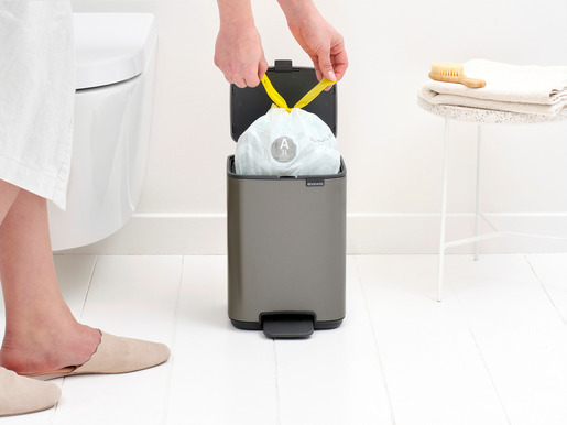 Brabantia Bo kanta s pedalom, 4 l, platina