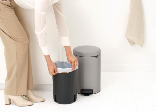 Brabantia NewIcon kanta s pedalom, 12 l, siva