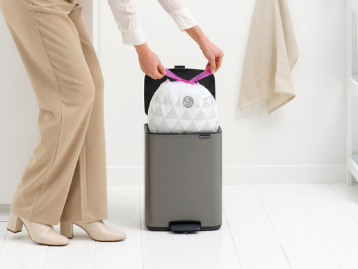 Brabantia Bo kanta s pedalom, 12 l, platina