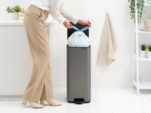 Brabantia Bo kanta s pedalom, 30 l, platina