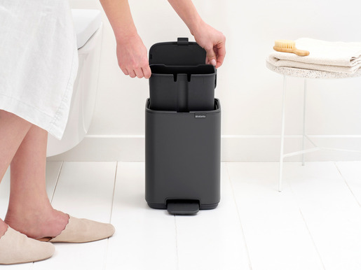 Brabantia Bo kanta s pedalom, 4 l, mineralna siva