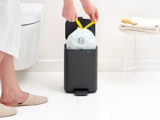 Brabantia Bo kanta s pedalom, 4 l, mineralna siva