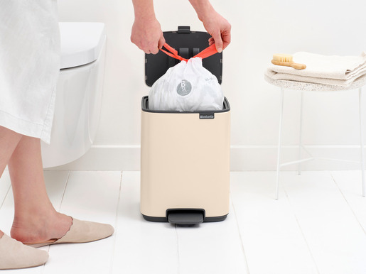 Brabantia Bo kanta s pedalom, 7 l, bež