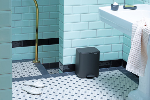Brabantia Bo kanta s pedalom, 7 l, mineralna siva