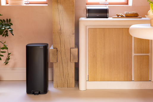 Brabantia Bo kanta s pedalom, 30 l, mat crna
