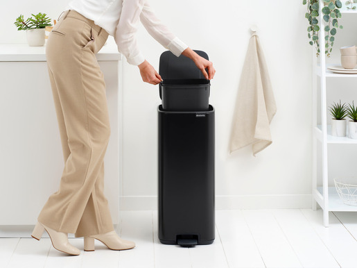 Brabantia Bo kanta s pedalom, 30 l, mat crna
