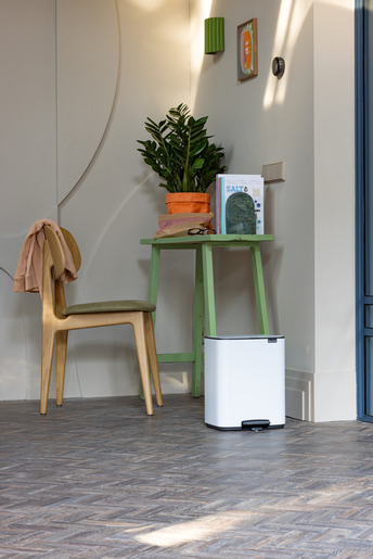 Brabantia Bo kanta s pedalom, 12 l, bijela