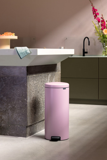 Brabantia NewIcon kanta s pedalom, 30 l, roza