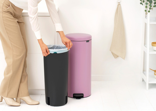 Brabantia NewIcon kanta s pedalom, 30 l, roza