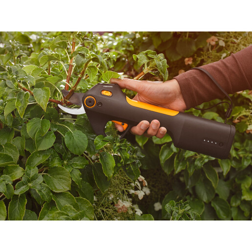 FISKARS akumulatorske vrtne škare ePrunerM, 8V Li-ion, 4.0Ah, brushless, za grane do 25 mm, solo alat