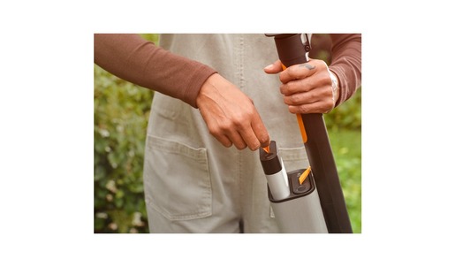 FISKARS akumulatorske teleskopske škare za grane eLopper, 12V Li-ion, 4.0Ah, brushless, okretna glava, za grane do 32 mm, visina 3.4 m, solo alat