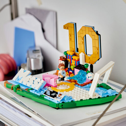 LEGO® Editions Lionel Messi – nezaboravni nogometni trenuci 43011