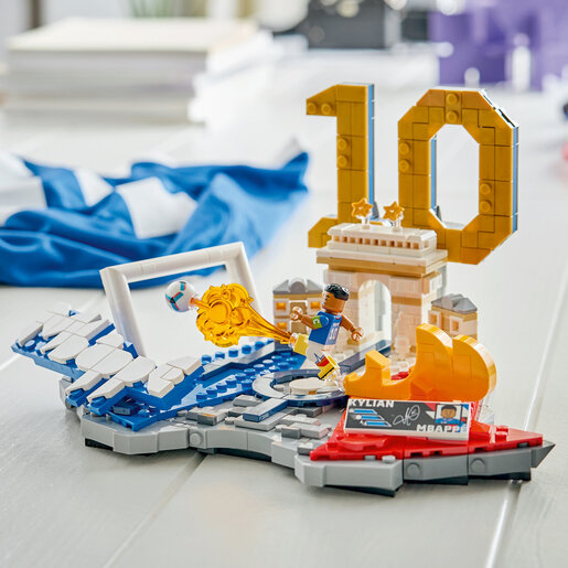 LEGO® Editions Kylian Mbappé – nezaboravni nogometni trenuci 43013