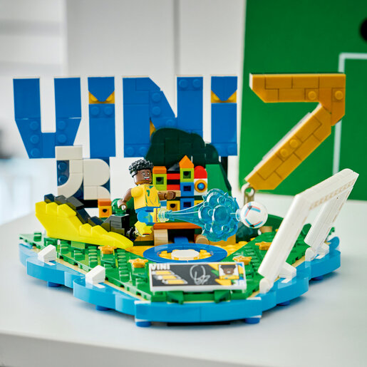 LEGO® Editions Vini Jr. – nezaboravni nogometni trenuci 43027