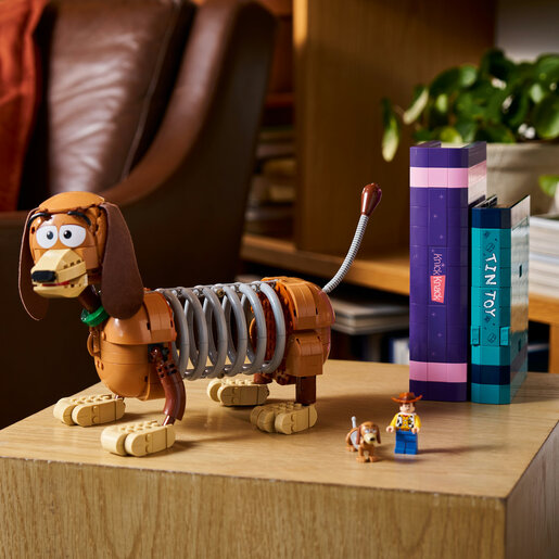 LEGO® Disney Pixar Priča o igračkama: držači za knjige s motivom psa Žiće 43301