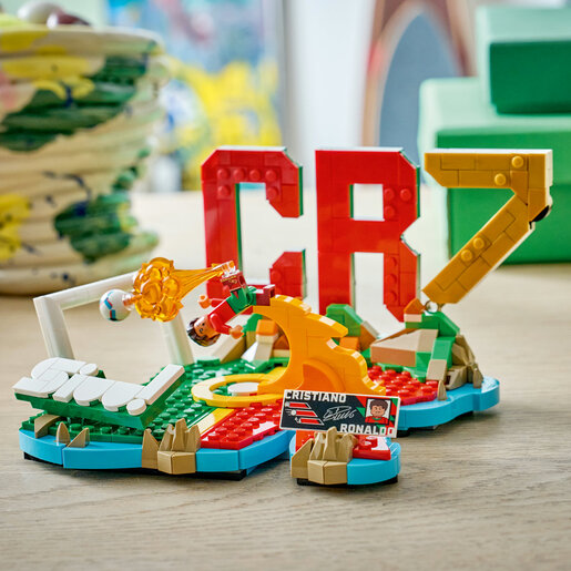 LEGO® Editions Cristiano Ronaldo – nezaboravni nogometni trenuci 43012