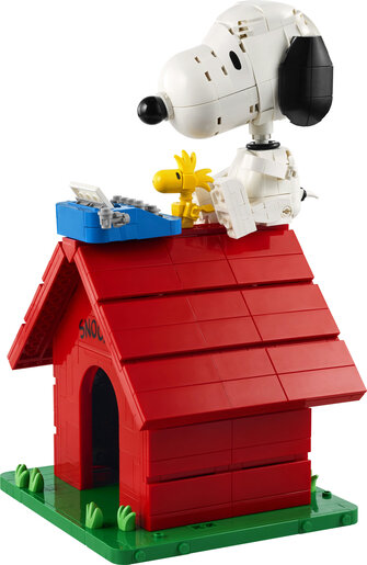 LEGO® Ideas Peanuts: Snoopyjeva kućica 21368