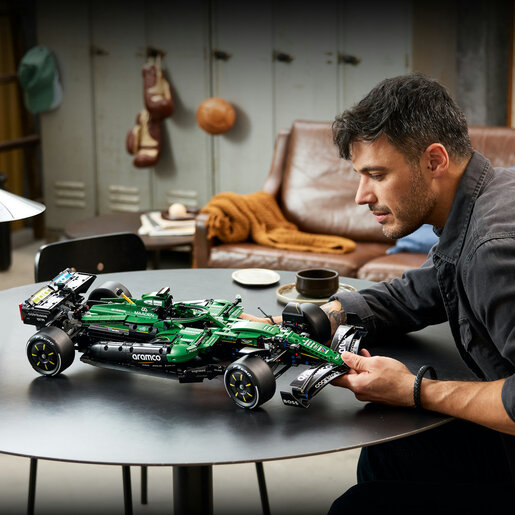 LEGO® Technic Bolid za F1® Aston Martin Aramco AMR25 42240