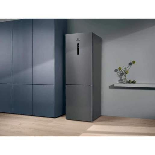 Electrolux hladnjak LNC7ME32X3