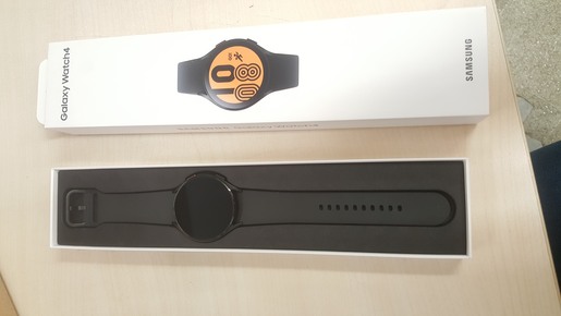 Samsung Galaxy Watch4 44mm BT, Crna, pametni sat RA