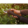 FISKARS akumulatorske vrtne škare ePrunerM, 8V Li-ion, 4.0Ah, brushless, za grane do 25 mm, solo alat