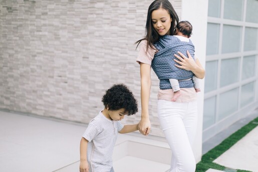 Ergobaby Aura marama, Coral Dots