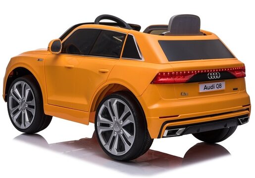 Audi Q8 licencirani auto na akumulator, žuti