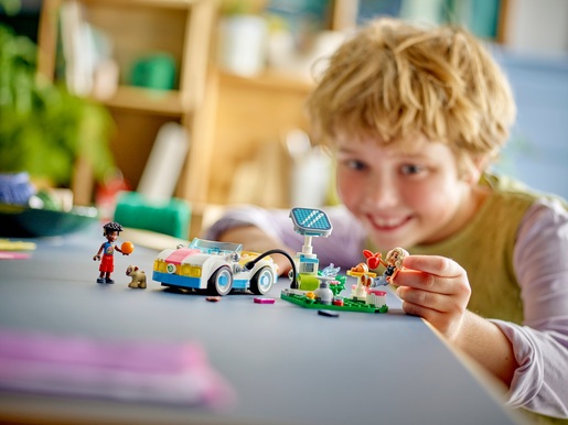 LEGO Friends Električni auto i punjač 42609