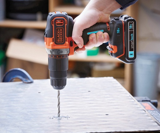 Black & Decker akumulatorska udarna bušilica 18V smartTech