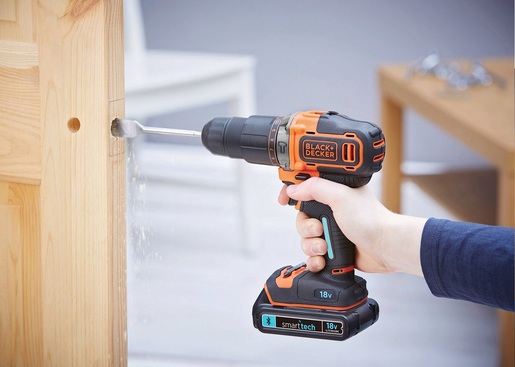 Black & Decker akumulatorska udarna bušilica 18V smartTech