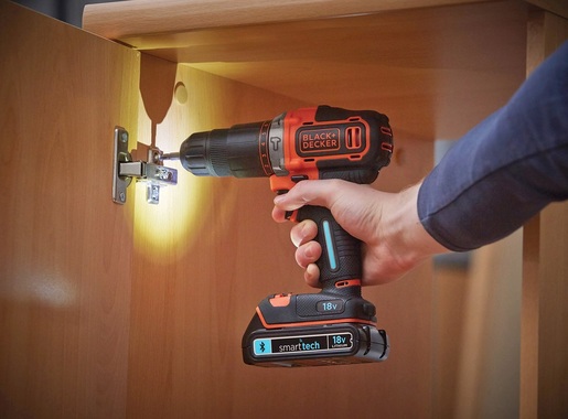 Black & Decker akumulatorska udarna bušilica 18V smartTech