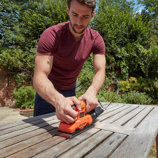 Black&Decker BEW220KAX-QS Вибрациска брусилка 150W