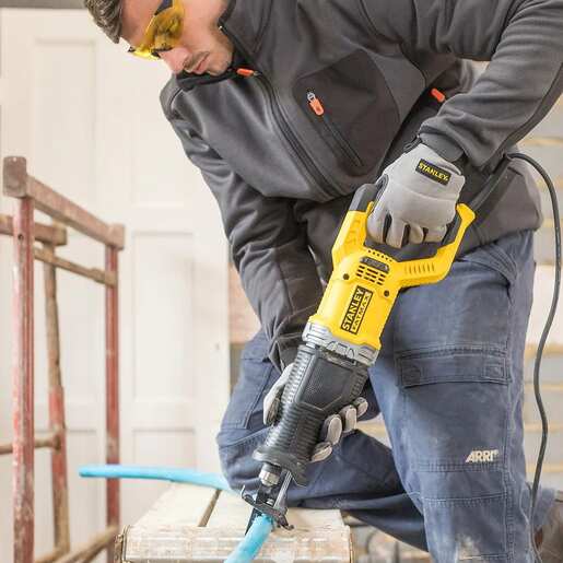 STANLEY FME360-QS Пила 900W