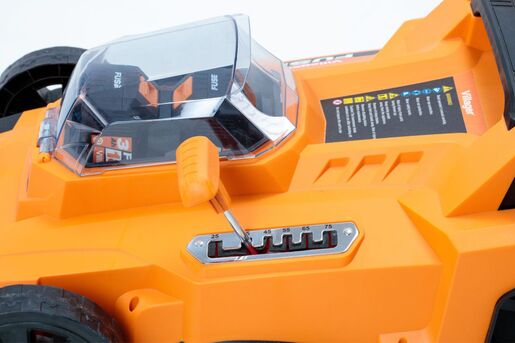 Villager Villy 4340 E Батериска косилка со 2 батерии