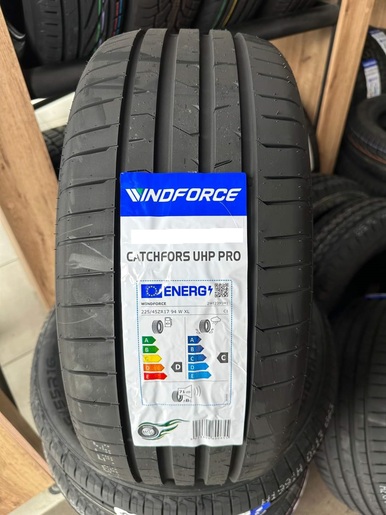 WINDFORCE 245/40R19Y UHP-PRO CatchFors XL (98)Y