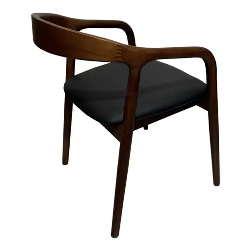 382-000006 Hogie фотелја кафеаво дрво со PU перница црна