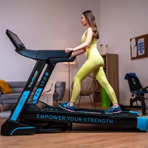 THUNDER Ел.лента за трчање Ignite Premium S TFT Black – 22 km/h, 15.6" Android дисплеј, 220 kg лента за трчање