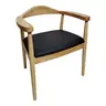 382-000001 Joube фотелја природно дрво со PU перница црна