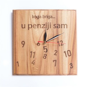 Meda furniture Drveni personalizovani zidni sat U penziji
