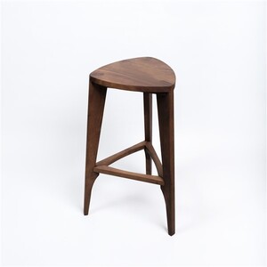 Meda furniture Drvena barska stolica Orah ravna