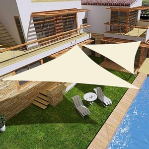 ModernHome Solarno trouglasto jedro 5x5x5m Beige ModernHome 19192B BEIGE