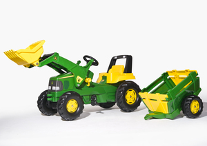 Traktor J.D. sa prikolicom i utovarivačem